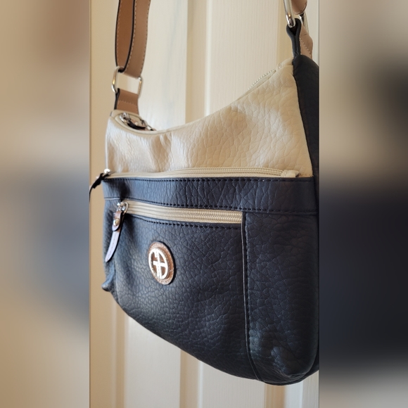 GIANI BERNINI Pebble Hobo Black Vachetta - Picture 4 of 4